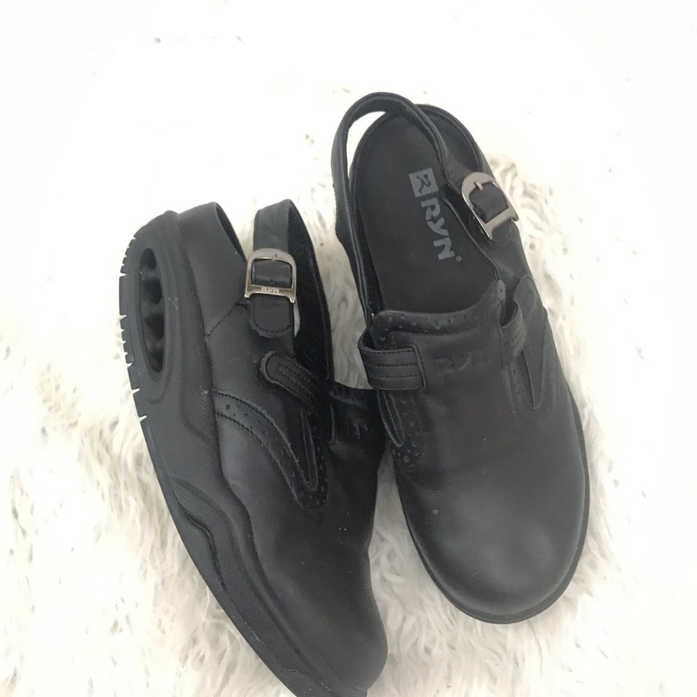 Ryn Women's Cindy Mary Jane Walking Shoe 8.5 Black